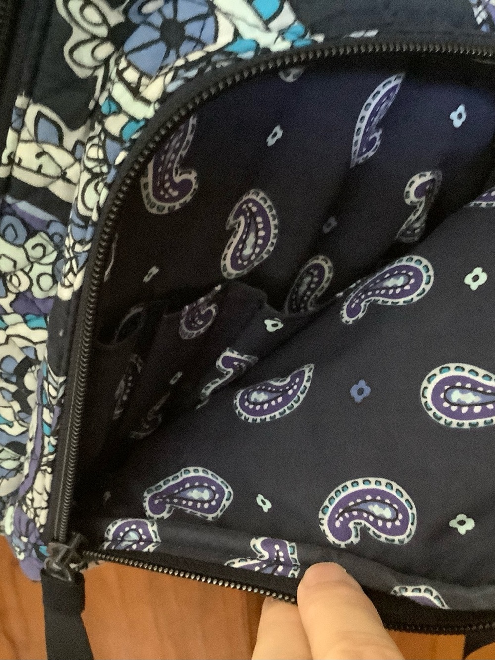 Vera Bradley sling bag - Picture 3 of 5